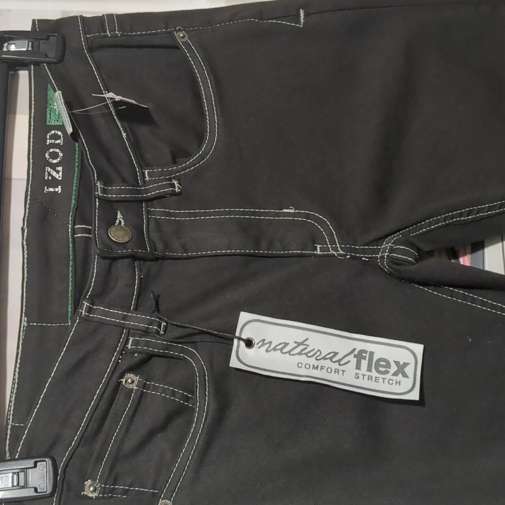 Izod - Picture 3 of 4